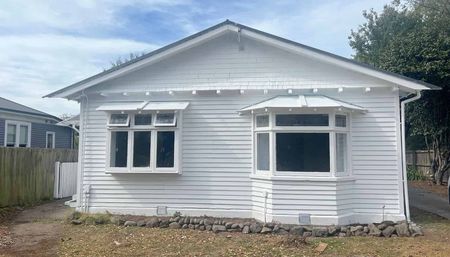 A home with renovations done with new carpet - Photo 3