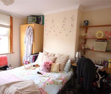 4 bedroom terraced house to rent - Photo 3