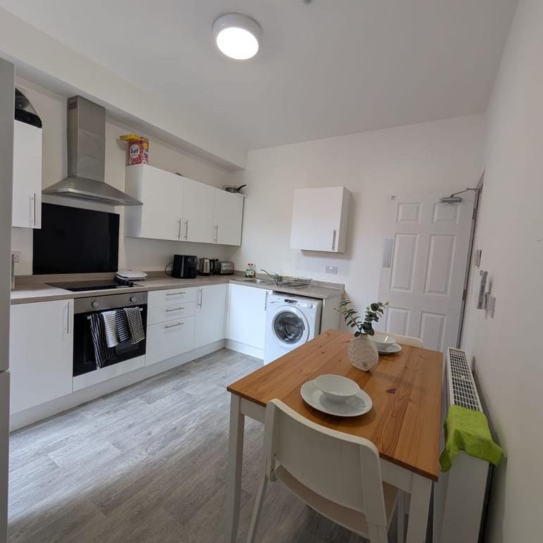1 bedroom in a house share to rent - Photo 1