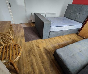 2 bedroom block of apartments to rent - Photo 2