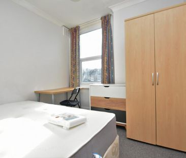 4 bedroom terraced house to rent - Photo 3