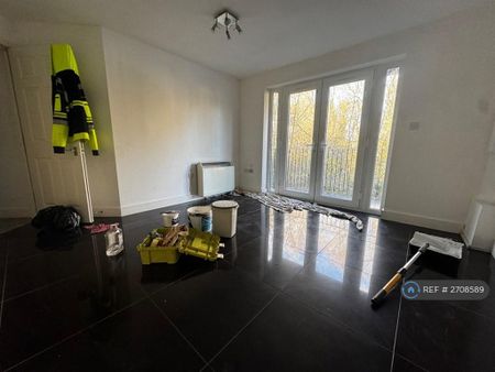 4 bedroom flat to rent - Photo 3