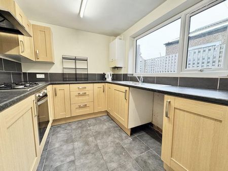 3 bedroom terraced house to rent - Photo 2