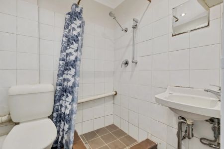 Centrally Located Studio apartment - Photo 3