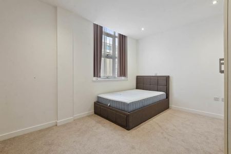 3 bedroom flat to rent - Photo 3