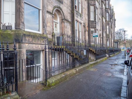 5 bedroom flat share to rent - Photo 3