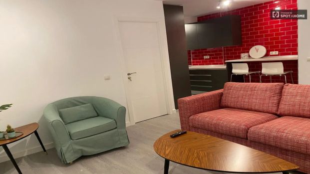 Room in a shared 4-bedroom apartment for rent in Campamento, perfect for professionals and students - Photo 1