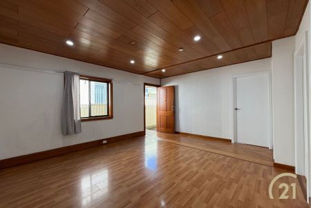 Updated 4 Bedroom Family Home, in a Prime Location! - Photo 3