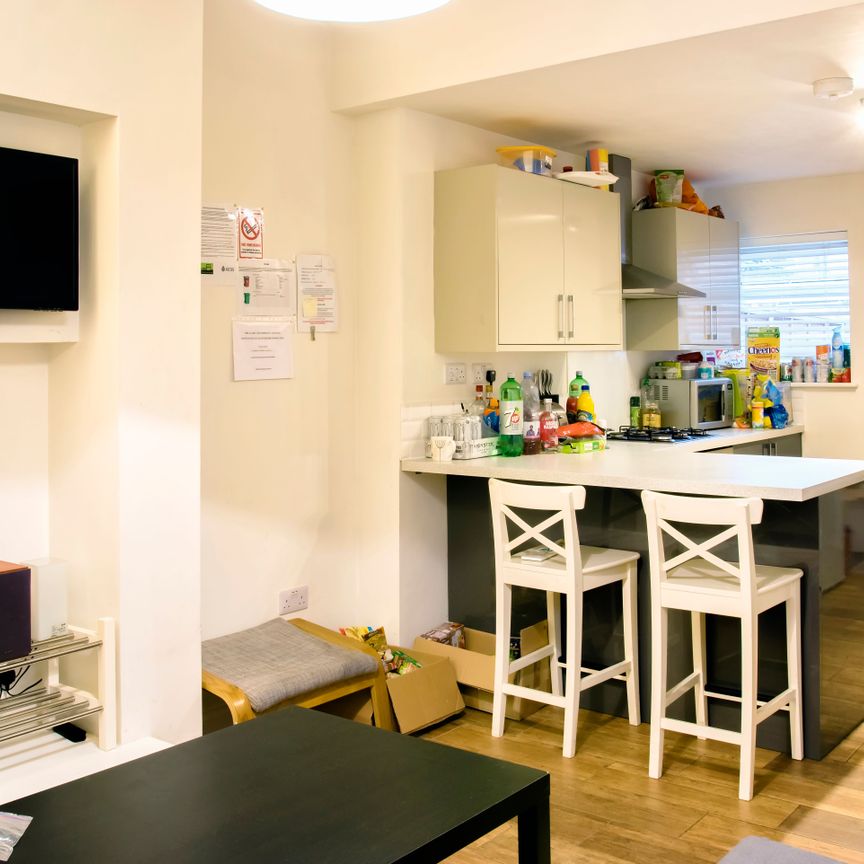 2 Frederick Grove, NG7 1SG, NOTTINGHAM - Photo 1