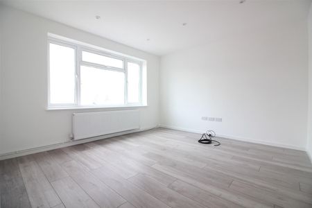 Ashbrook Road, Old Windsor, Windsor - Photo 5