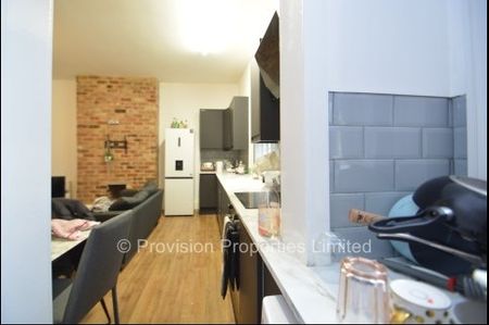 4 Bedroom Rentals Hyde Park - Photo 3