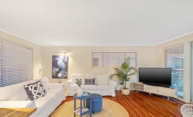 Stunning Family Home With Bay Views! - Photo 1