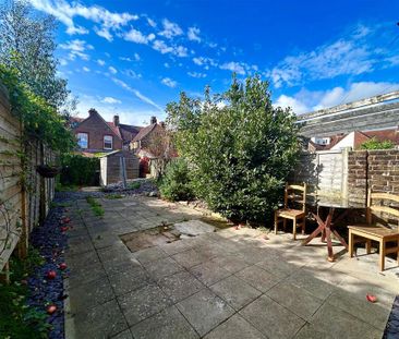 4 bedroom terraced house to rent - Photo 2