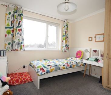 Hermitage Road, Woking - Photo 5