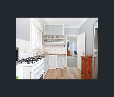 Convenient Location - Photo 2