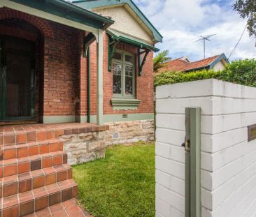 Spacious family home with large backyard - Photo 6