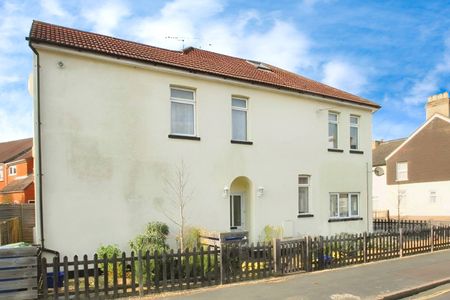 St Michaels Road, Aldershot, Hants, GU12 4JE - Photo 3