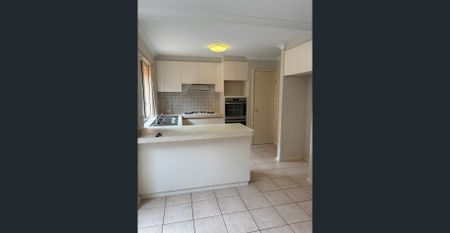 SPLIT SYSTEM AIR CON IN EVERY BEDROOM - Photo 4