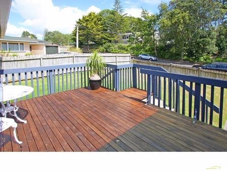Charming 3BR Home in Cockle Bay! - Photo 2