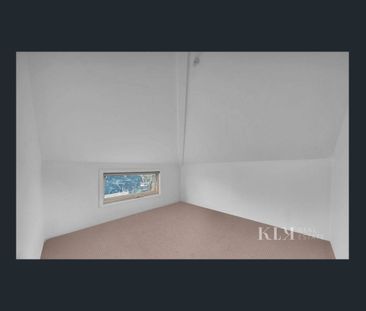 Stylish Townhouse in Prime Location - Photo 6