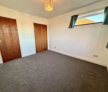 4 bedroom detached house to rent - Photo 2