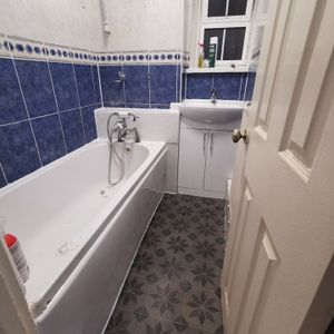 Room in a Shared Flat, Reardon House, E1W - Photo 3