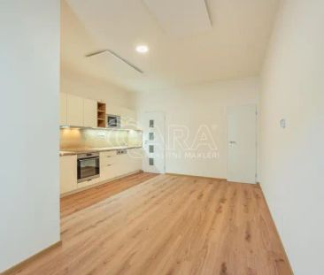 Pronájem moderního 1+kk s terasou po kompletní rekonstrukci Buštěhrad - Photo 4
