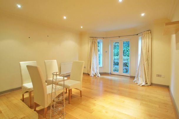 Penners Gardens, Sycamore Court Penners Gardens, KT6 - Photo 1