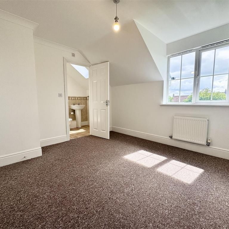 4 bedroom detached house to rent - Photo 1