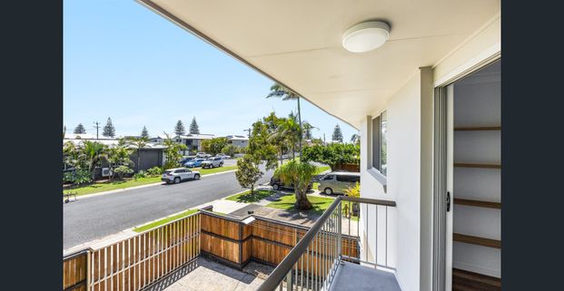 Townhouse in the Village – Coastal Living Made Easy - Photo 1