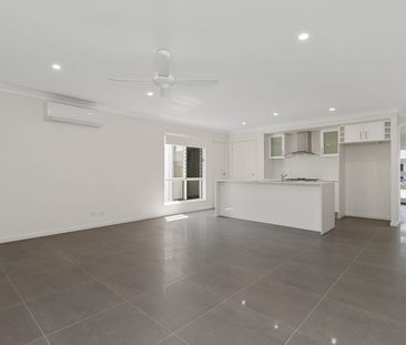 Large Family home with separate media room upstairs - Photo 6