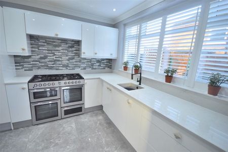 3 Bedroom Semi Detached To Let - Photo 5