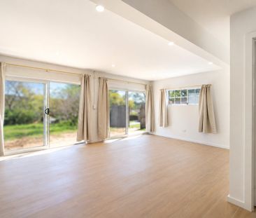 Beautifully Renovated, Spacious & Light-Filled One Bedroom Residenc... - Photo 2