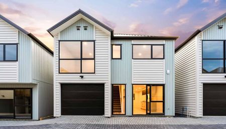 Brand new stand alone home with garage - Photo 2