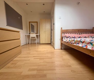 10 Bed Terraced House, Pomona St, S11 - Photo 5