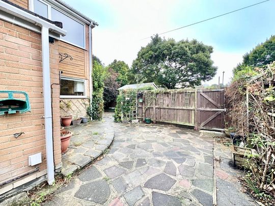 3 bedroom end of terrace house to rent - Photo 1