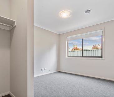 Modern and spacious! - Photo 6