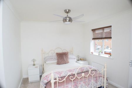 3 bedroom end of terrace house to rent - Photo 3
