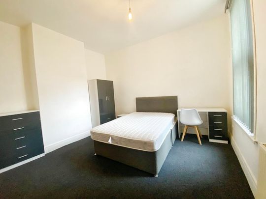 4 bedroom terraced house to rent - Photo 1