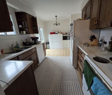 For Lease - 205 Merrett Drive Unit# Main Floor, Barrie, Ontario - Photo 2