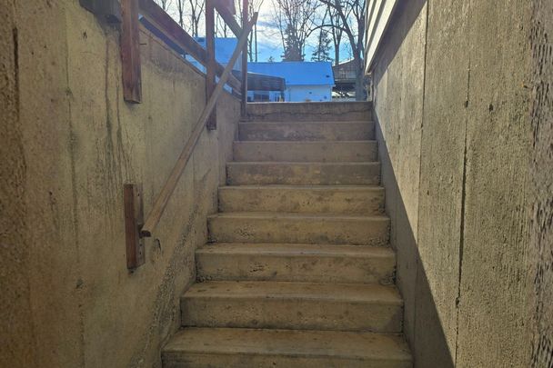 For Lease - 33 Dundas Crescent Unit# Lower Level, St. Catharines, Ontario - Photo 1