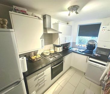 2 bedroom flat to rent - Photo 6