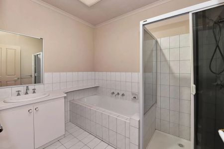 Low-Maintenance Living in Prime Location! - Photo 3