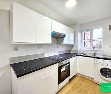 Blackdown Close, N2 - Photo 2