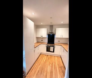 2 Bed Flat, Michigan Point, M50 - Photo 5