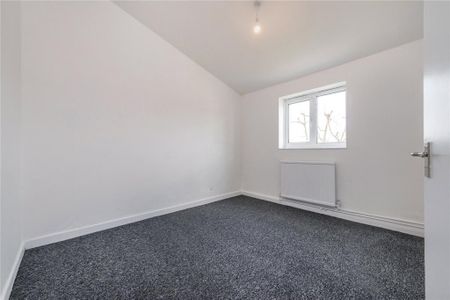4 bedroom flat to rent - Photo 3