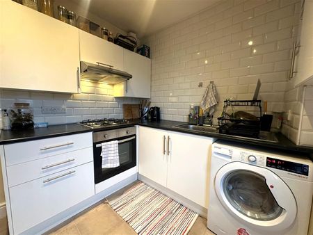 Kensington Avenue, Watford - Photo 3