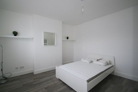 2 Bed Maisonette, Village Way East, HA2 - Photo 5
