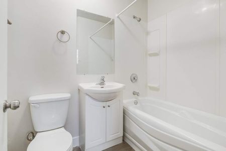 Renovated Suite - 3 Bedroom - Photo 3