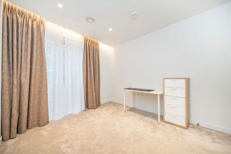 3 bedroom flat to rent - Photo 4